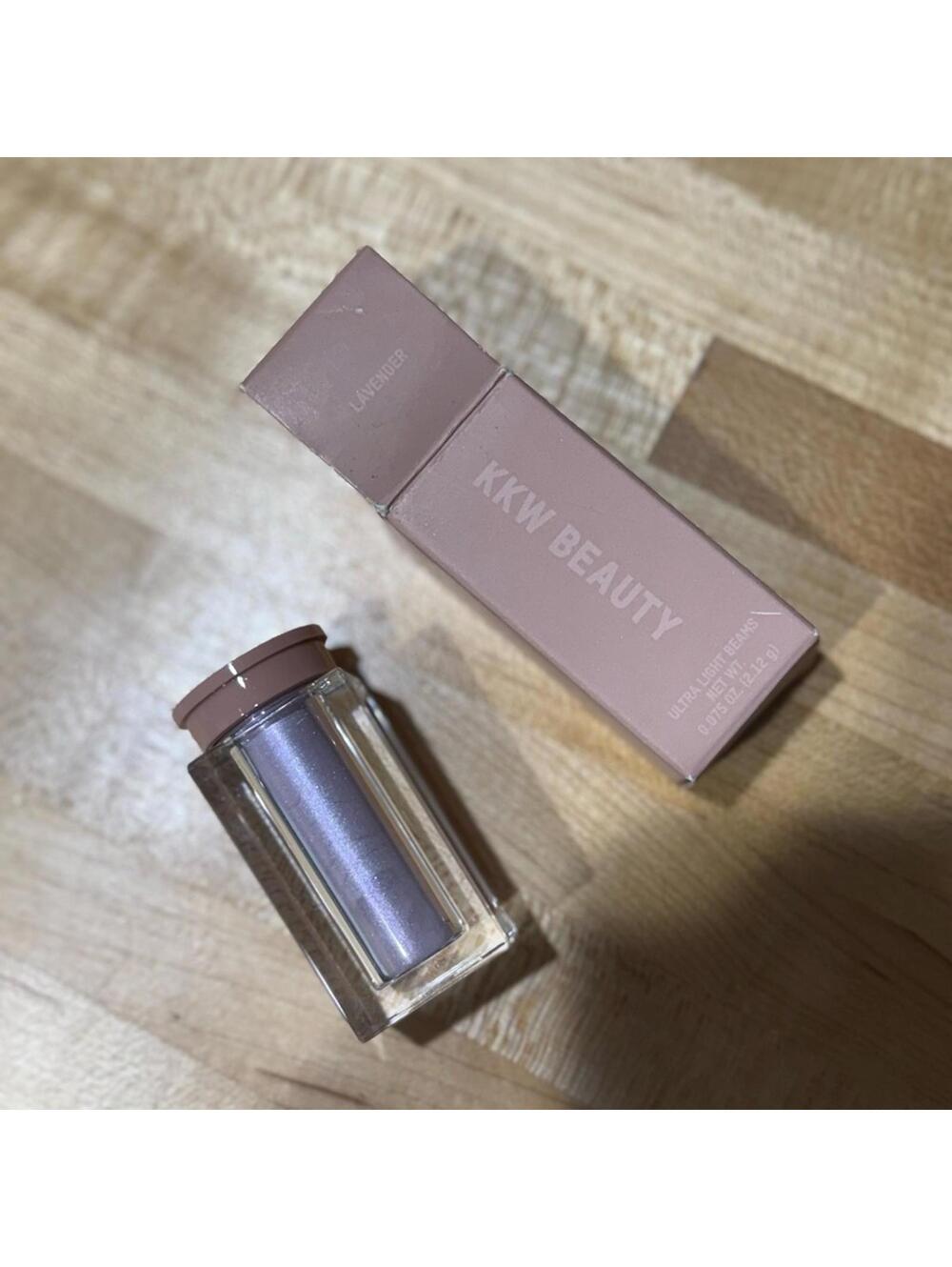 Discontinued KKW Beauty Ultralight Beams Loose Eyeshadow - Lavender